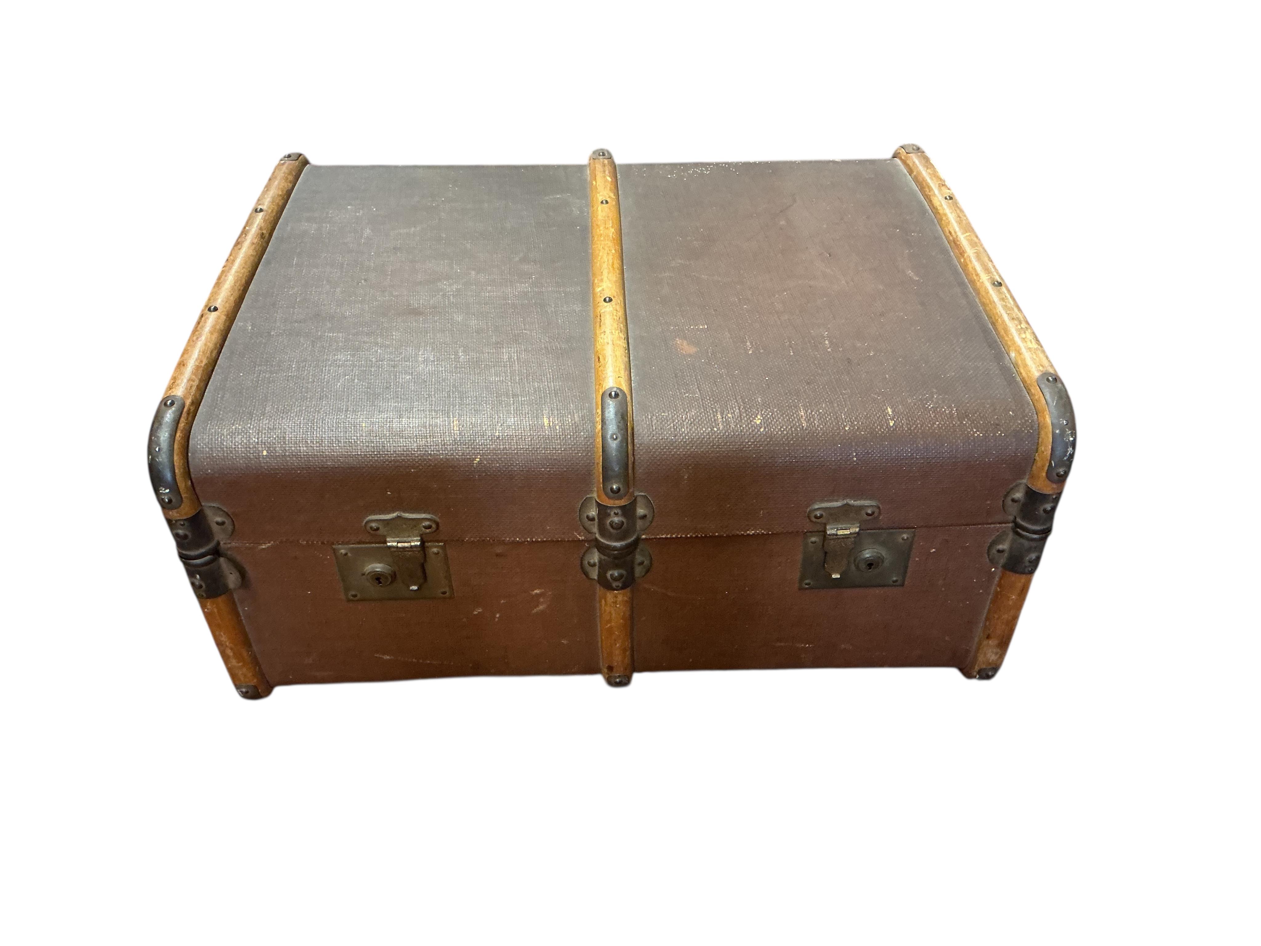 Three vintage travelling trunks, largest width 91cm, depth 51cm, height 42cm